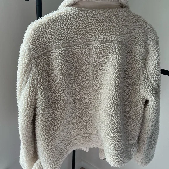 ASTR the Label Brooklyn Faux Fur Moto Jacket in Ivory Size Small Pre-Loved - Picture 10 of 13